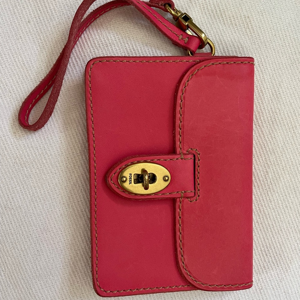 Fossil Austin wristlet ❤️Vday style❤️